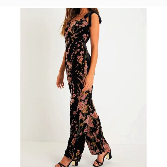 Lulus Black Velvet Floral Jumpsuit Moody Hues Edgy Dark Coquette Size Small EUC - Picture 3 of 12